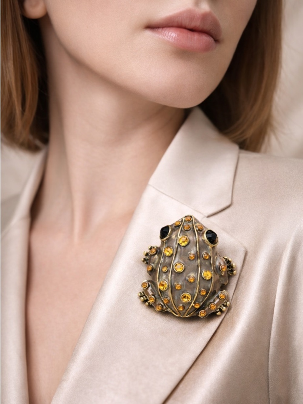 Antique Style Frog Brooch with Amber Crystals – Vintage Inspired Jewelry